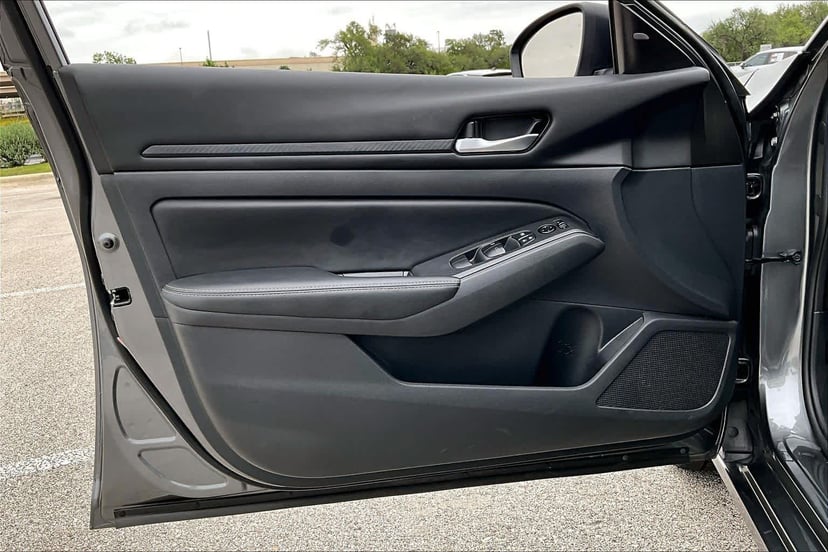 2025 Nissan Altima - Image 22