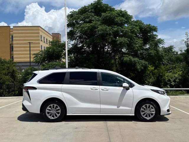 2026 Toyota Sienna - Image 3