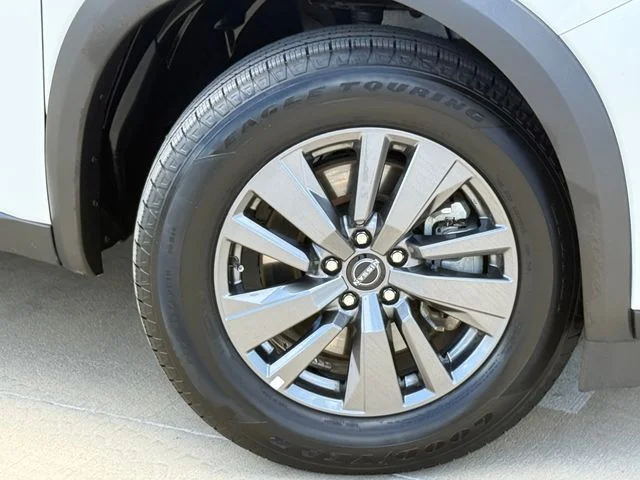 2024 Nissan Pathfinder - Image 2