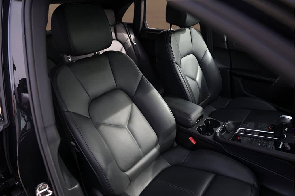 2025 Porsche Macan - Image 31