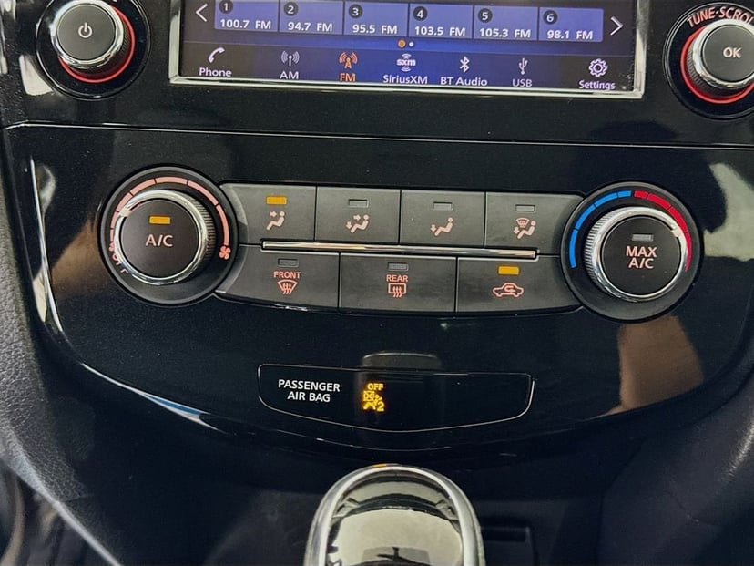 2018 Nissan Rogue - Image 18