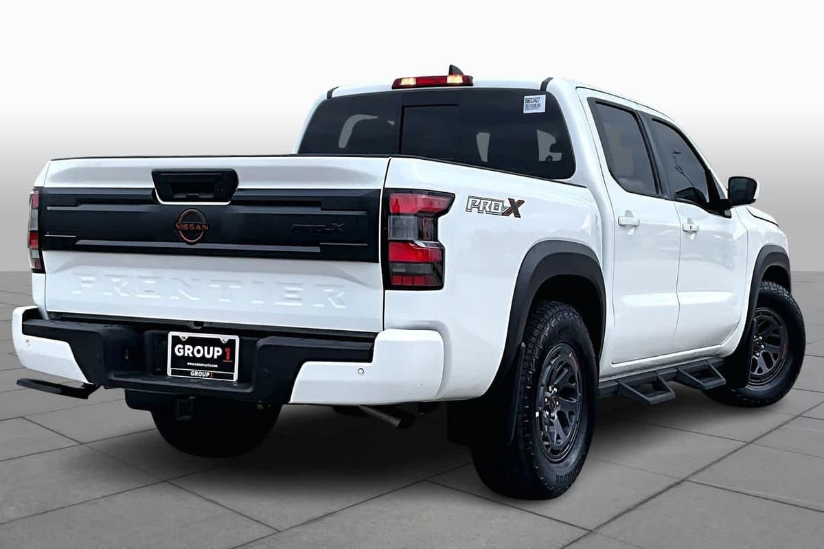 2025 Nissan Frontier - Image 13