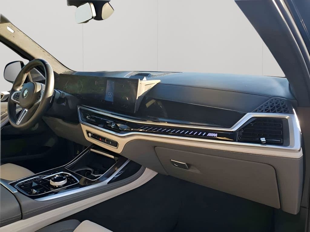 2023 BMW X7 - Image 14