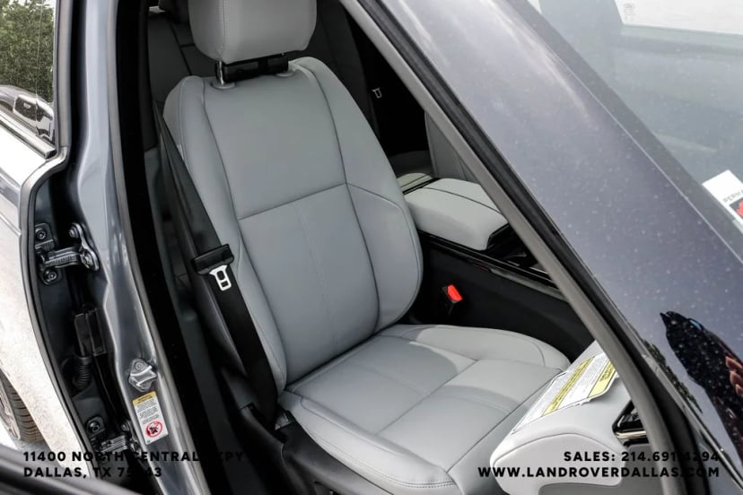 2026 Land Rover Range Rover Velar - Image 31