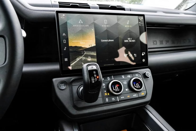 2026 Land Rover Defender 110 - Image 24