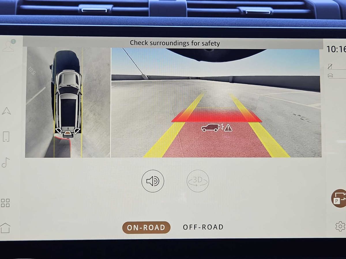 2023 Land Rover Defender - Image 18