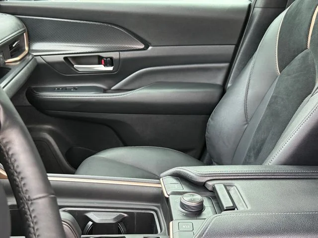 2025 Toyota Grand Highlander Hybrid - Image 11