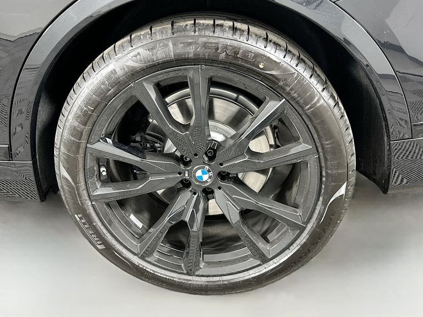 2026 BMW X7 - Image 23