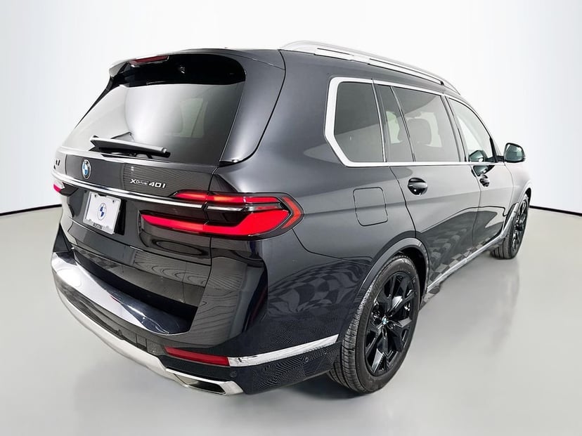 2023 BMW X7 - Image 5