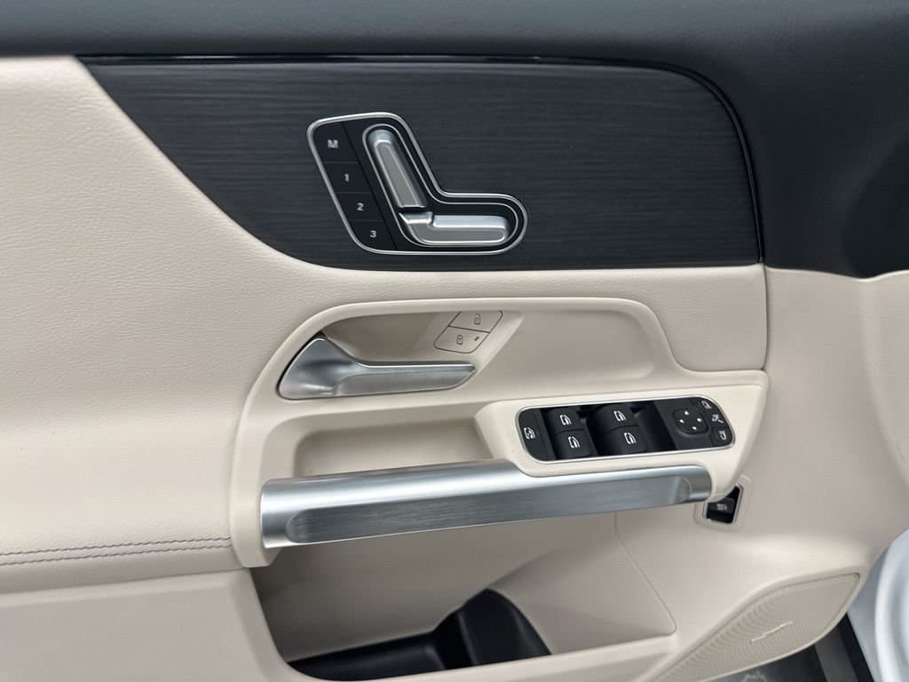 2026 MERCEDES-BENZ GLB - Image 12