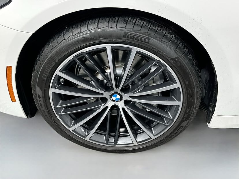 2023 BMW 5 Series - Image 32