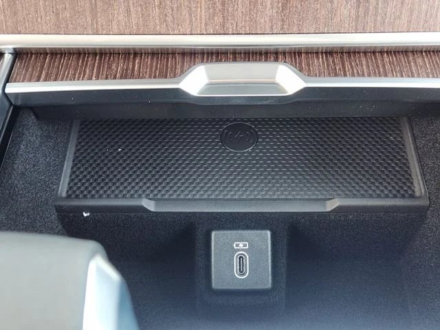 2026 Land Rover Range Rover - Image 14