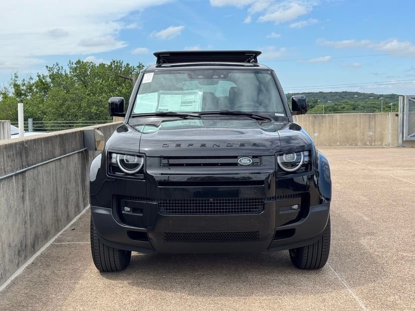 2026 Land Rover Defender 110 - Image 2