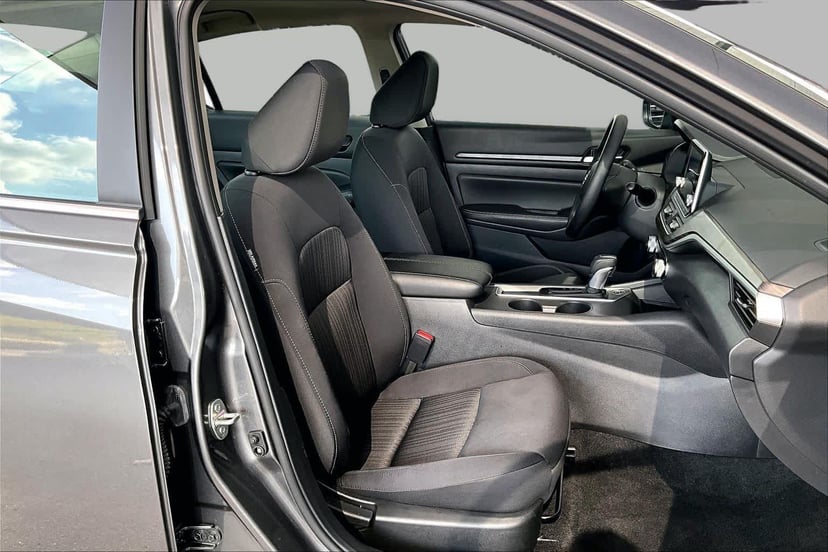 2025 Nissan Altima - Image 9