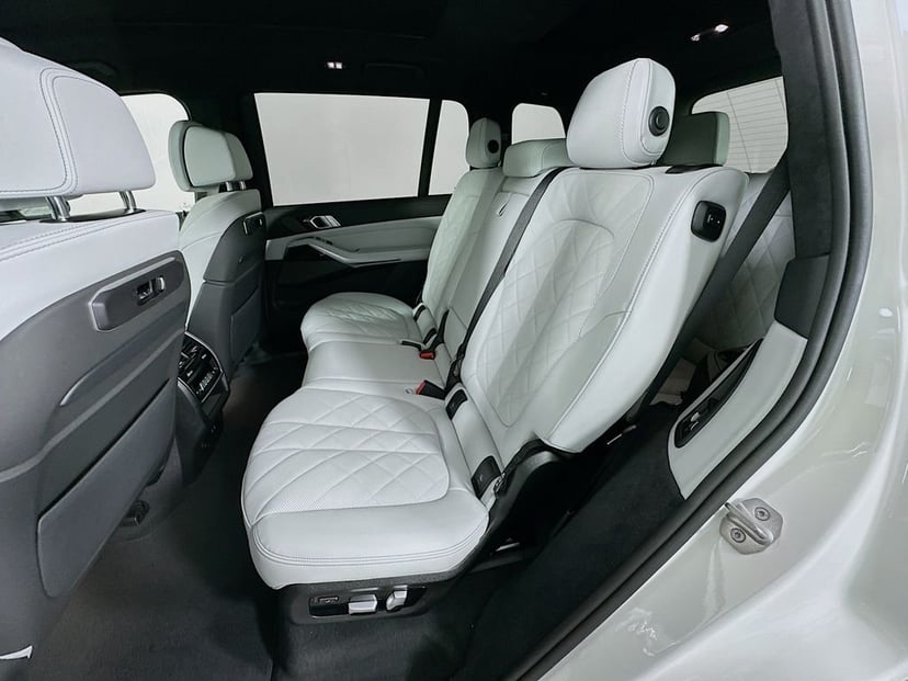 2026 BMW X7 - Image 17