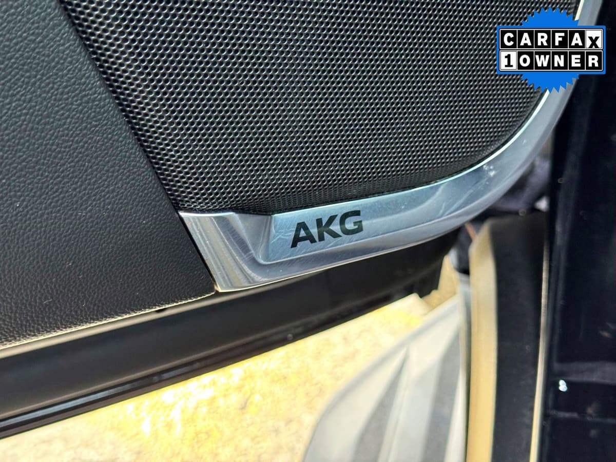 2023 Cadillac Escalade - Image 18