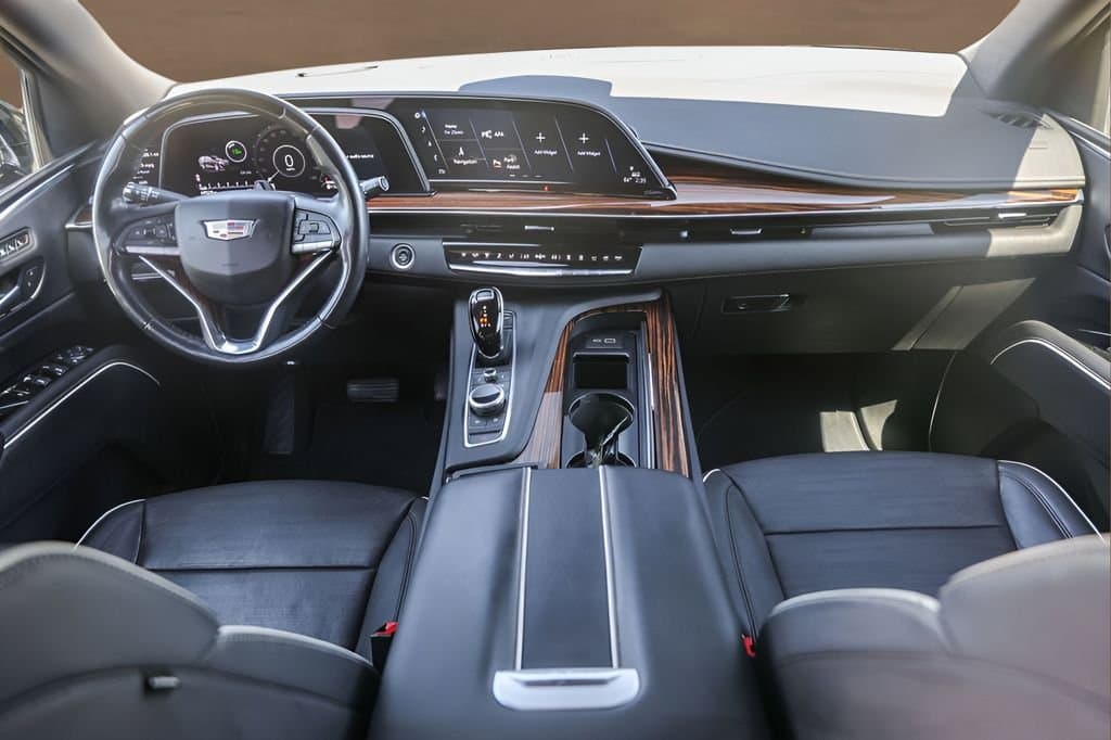 2023 Cadillac Escalade - Image 28