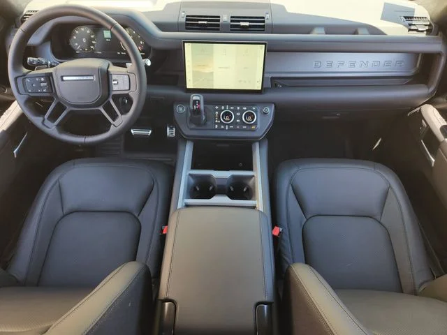 2025 Land Rover Defender 130 - Image 19