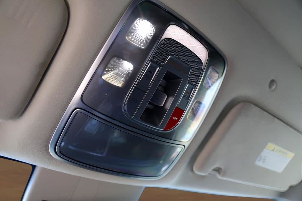 2023 Genesis GV80 - Image 23