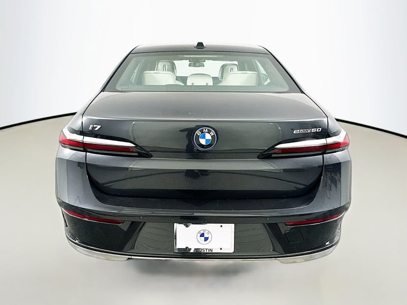 2025 BMW i7 - Image 6