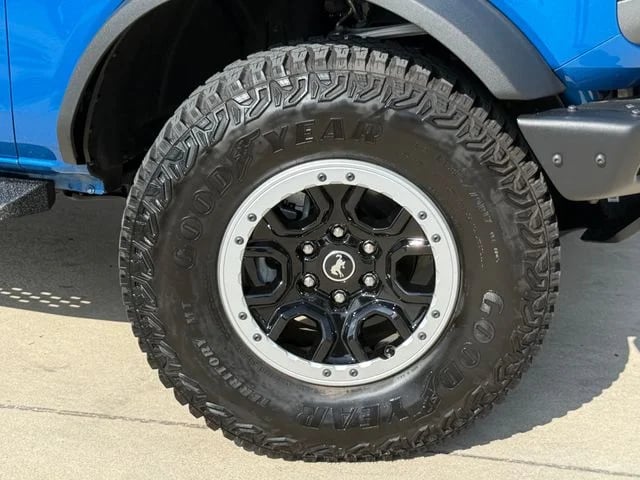 2024 Ford Bronco - Image 2