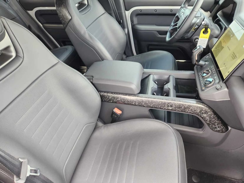 2026 LAND ROVER Defender 110 - Image 13