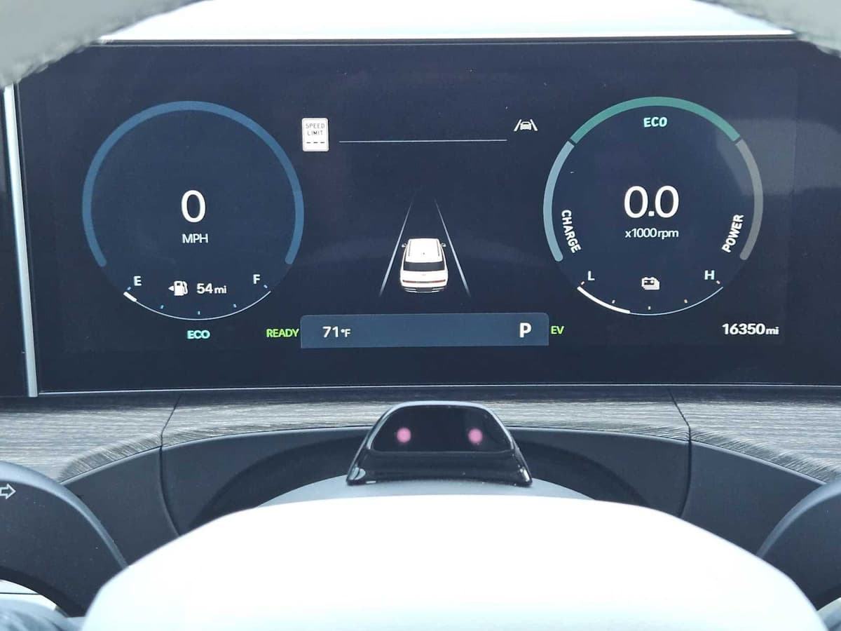 2025 Hyundai Santa Fe Hybrid - Image 14