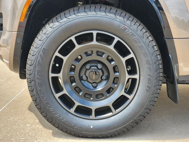 2026 Land Rover Defender 110 - Image 10