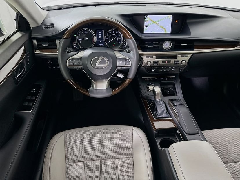 2017 Lexus ES - Image 23