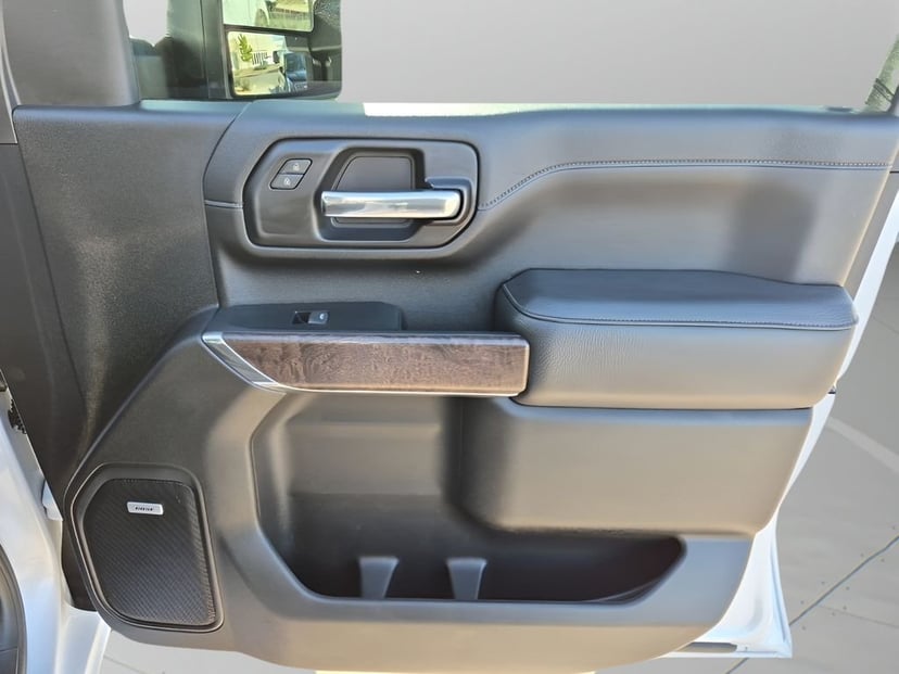 2023 GMC Sierra 2500HD - Image 13