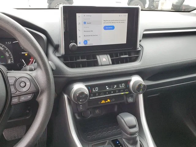 2025 Toyota RAV4 - Image 16