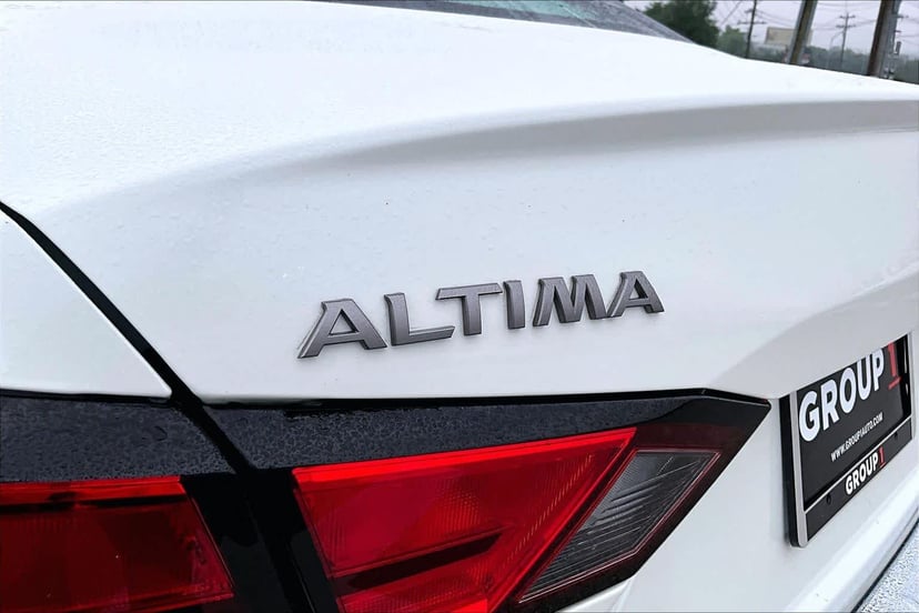 2023 Nissan Altima - Image 10