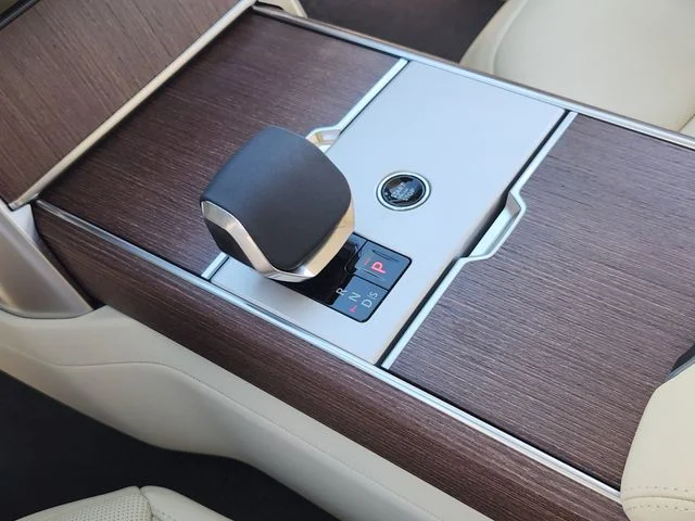 2026 Land Rover Range Rover Plug-In Hybrid - Image 14
