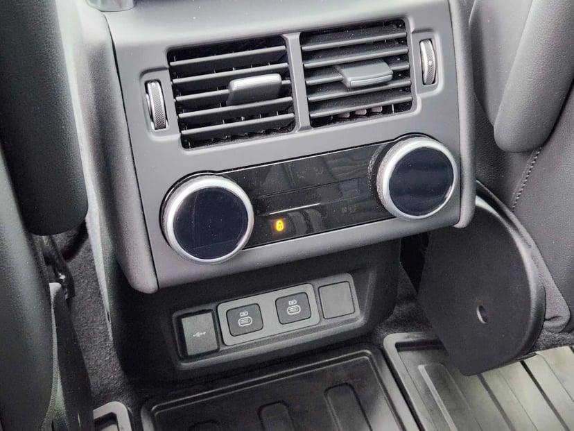2025 Land Rover Discovery - Image 30