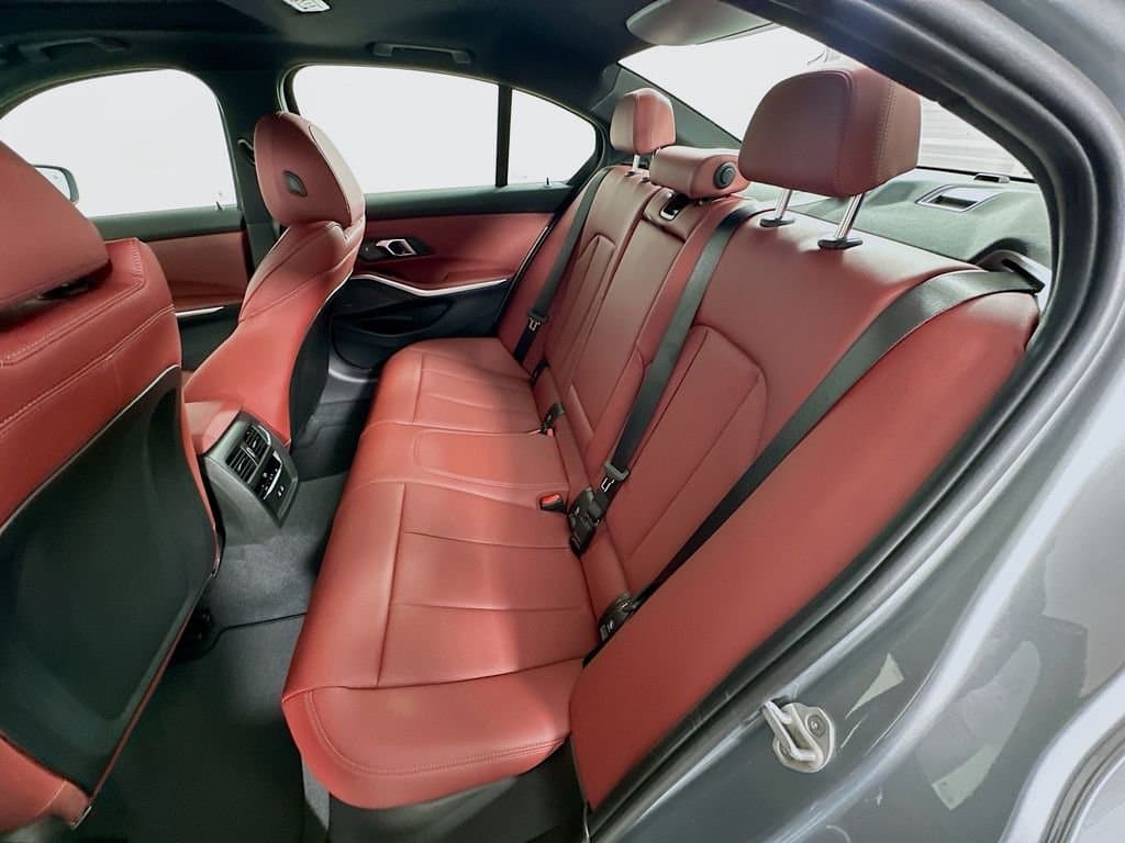 2025 BMW 3 Series - Image 17