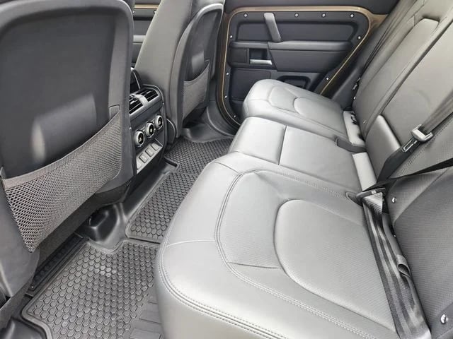 2026 Land Rover Defender 110 - Image 20