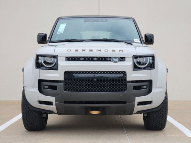 2026 Land Rover Defender 110 - Image 2