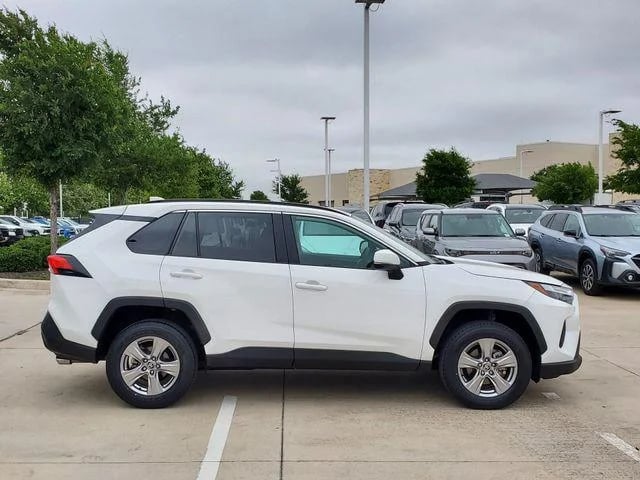 2025 Toyota RAV4 - Image 30