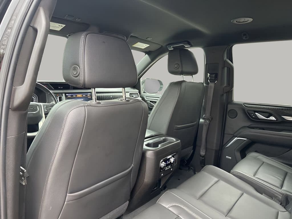 2021 GMC Yukon - Image 18