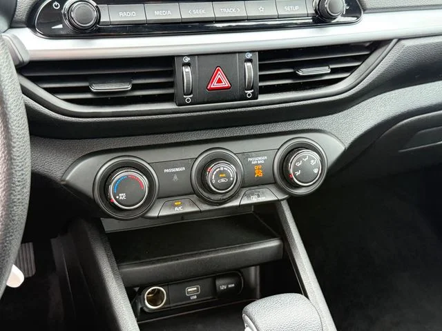 2023 Kia Forte - Image 17