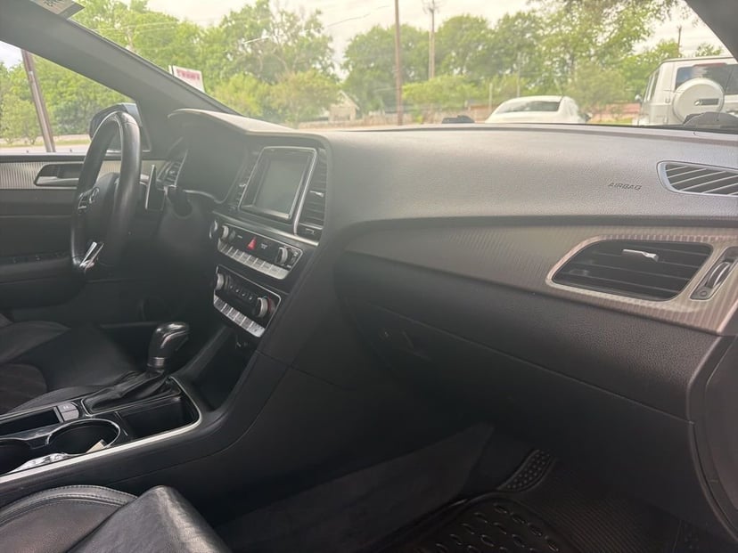 2018 Hyundai Sonata - Image 21
