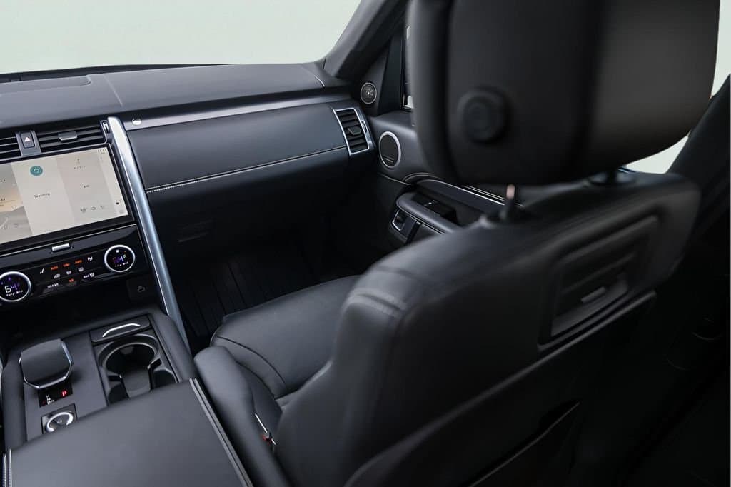 2024 Land Rover Discovery - Image 32