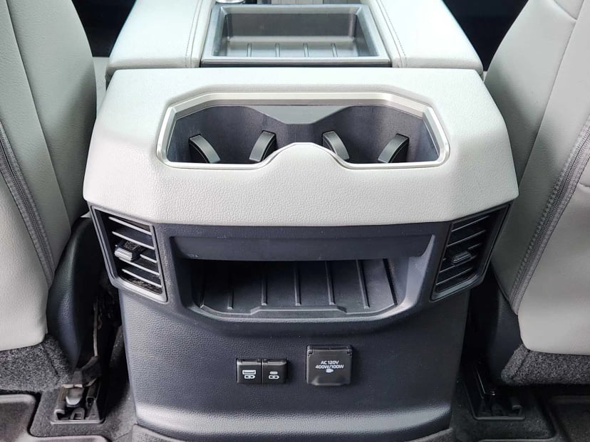 2023 Toyota Tundra - Image 31