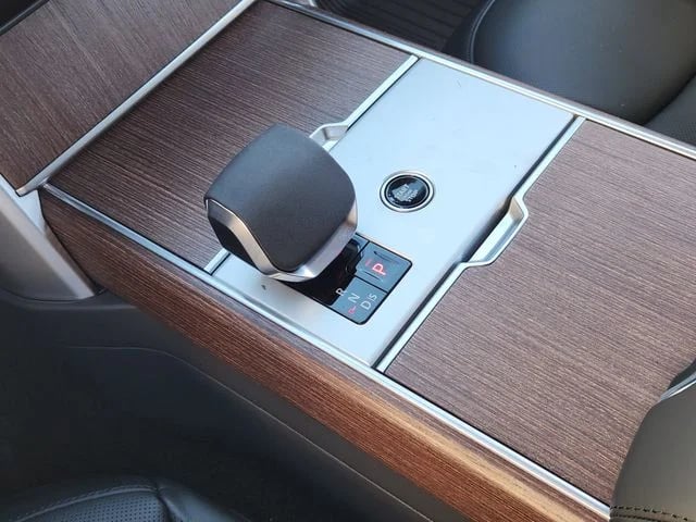 2026 Land Rover Range Rover - Image 15