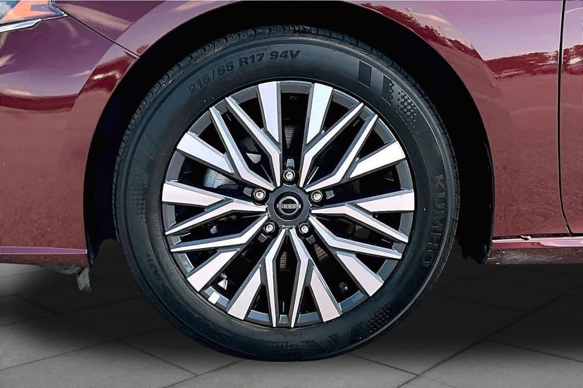 2025 Nissan Altima - Image 11