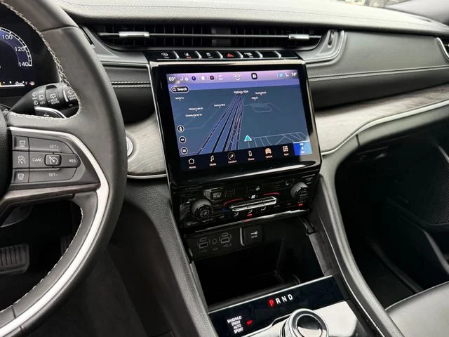 2024 Jeep Grand Cherokee - Image 15