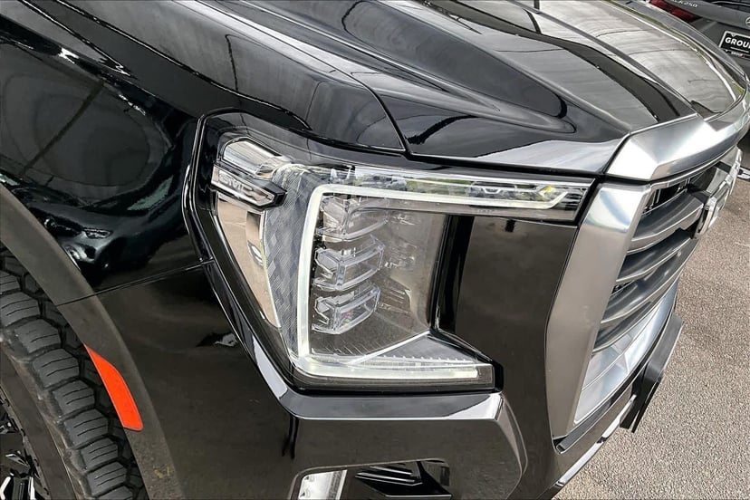 2021 GMC Yukon - Image 28