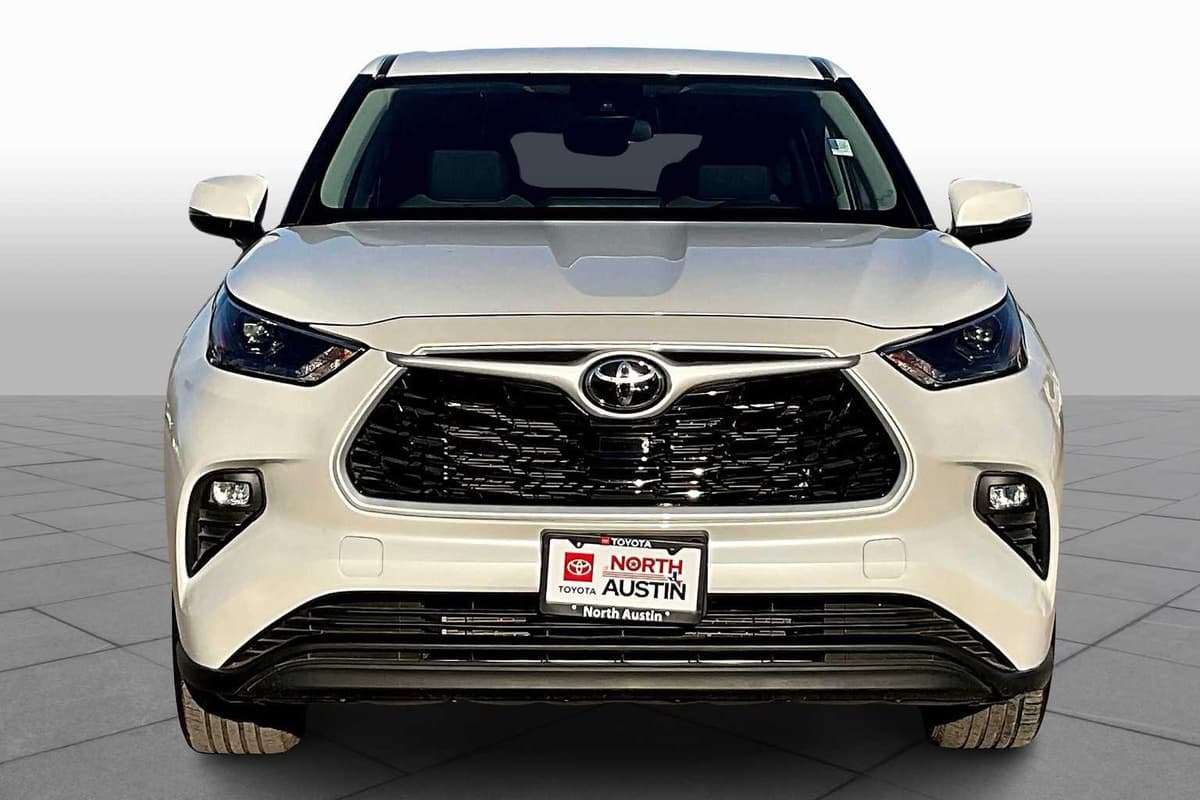 2023 Toyota Highlander - Image 3