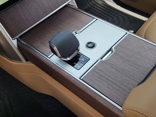 2026 Land Rover Range Rover - Image 18