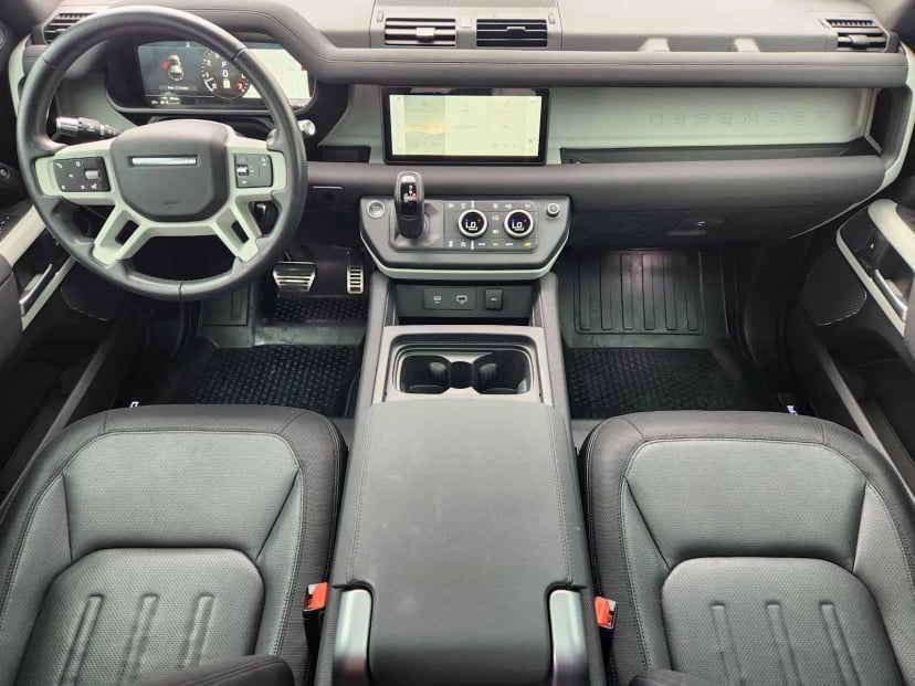 2022 Land Rover Defender - Image 26